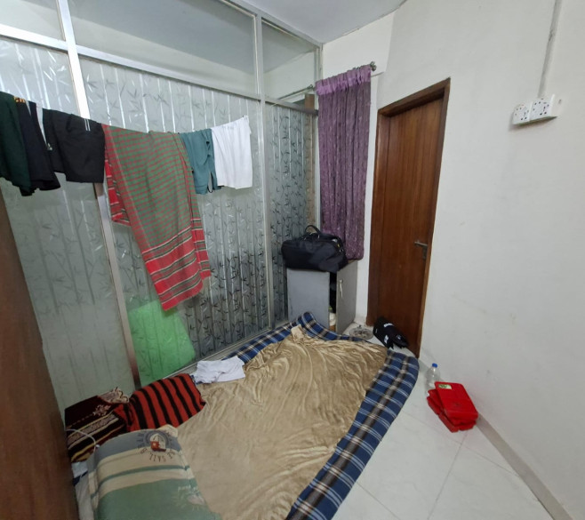Short time used apartment for urgent sell