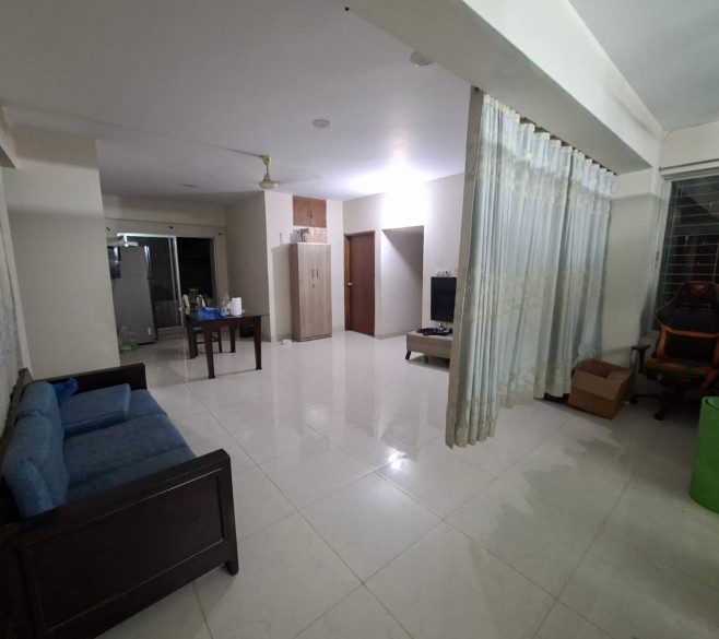 Short time used apartment for urgent sell